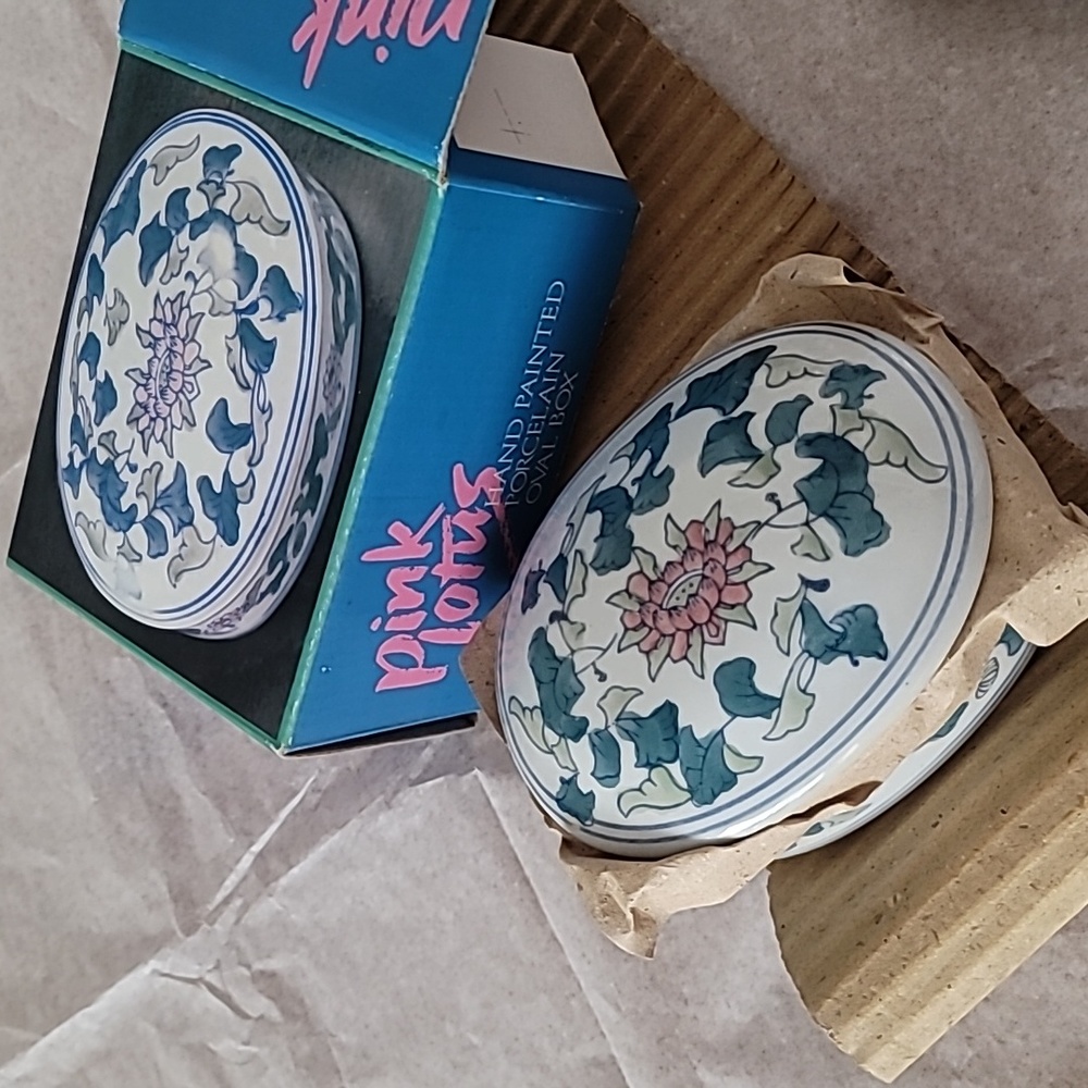 Porcelain box